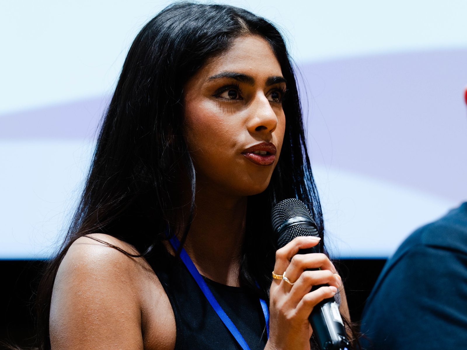 A panellist speaking at MEDNEX, photographed by Kyros